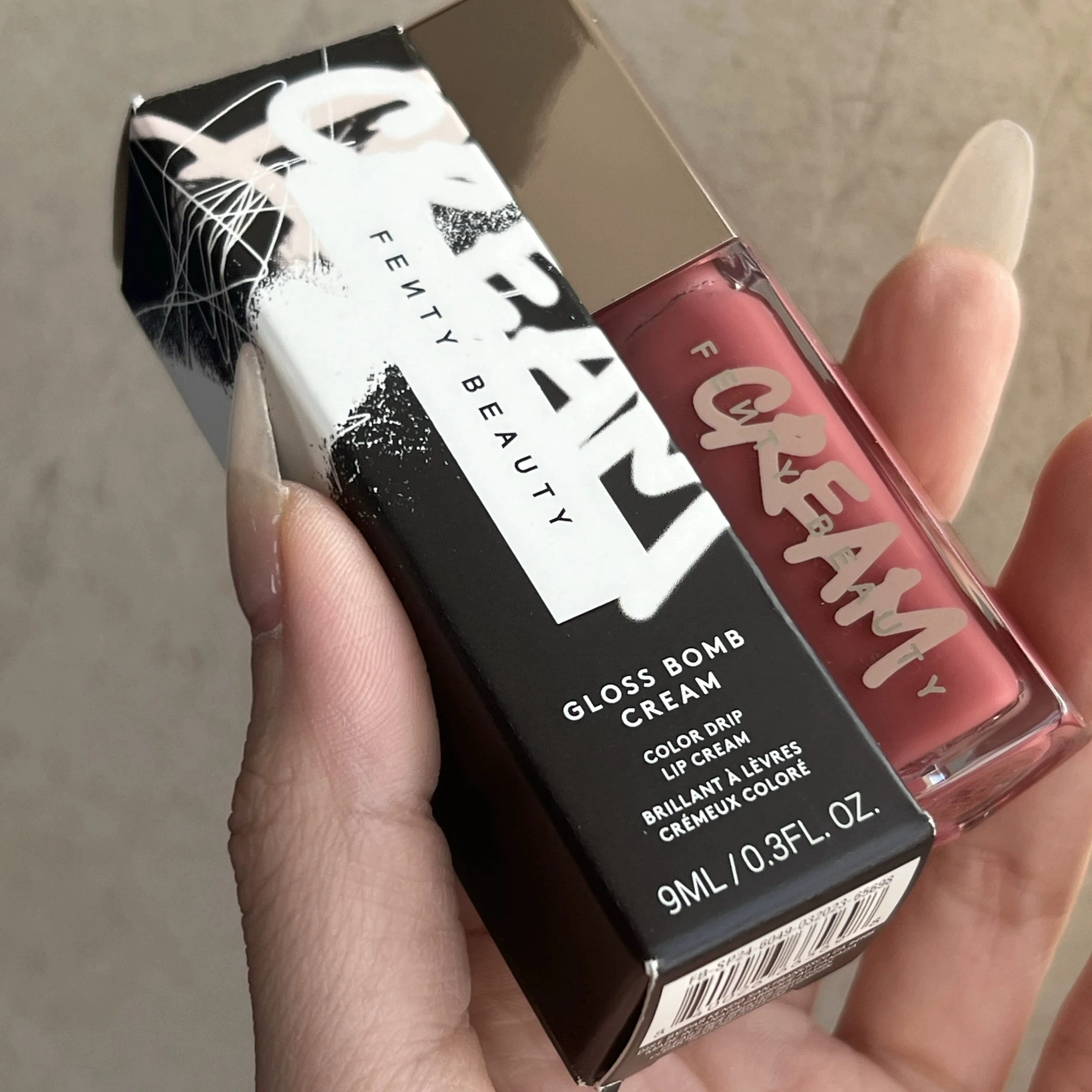 Fenty Beauty Gloss Bomb Universal Lip Luminizer Cream Riri Fenty Glow ملمع الشفاه بريق ترطيب سمنة أحمر الشفاه السائل