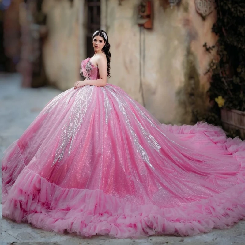 

Розовые блестящие платья Quinceanera с открытыми плечами и аппликацией из блесток, кружевной корсет с бисером и кристаллами, многоуровневый тюль для вечеринки, дня рождения, сладкий 16