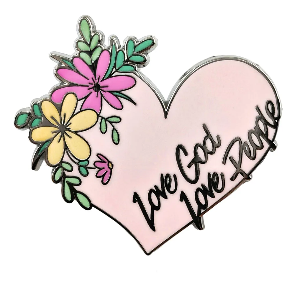 Liebe Gott, liebe Menschen – Brosche, Blumen- und Herzform, rosa Abzeichen, Glaube, Segen, Metallnadel, modischer Kragenanhänger, Rucksackzubehör. – Detail 7