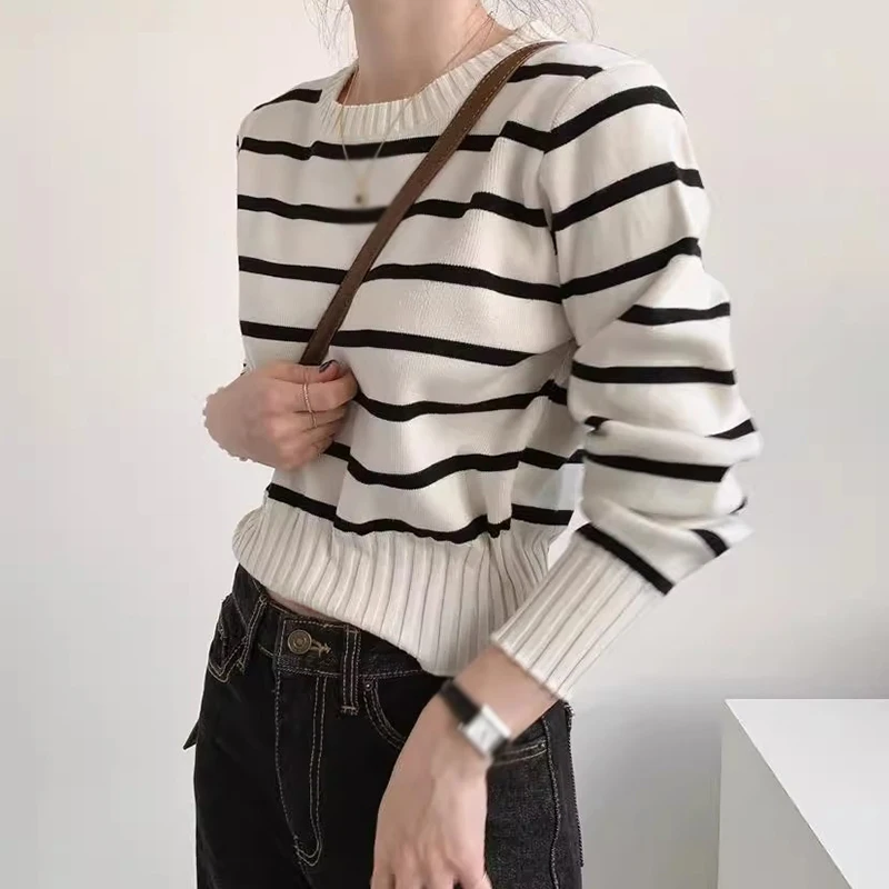 Women\'s Knitted Short Sweater O-Neck Retro Stripe Contrast Color Casual Fashion Versatile Long Sleeves Autumn Bottoming Tops