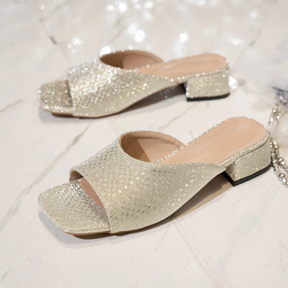 

Bling Champagne Gold Glitter Mule Sandal Woman Elegant Peep Toe Square Heel Rhinestone Slide Shoe Ladies End-of-Year Party Shoe