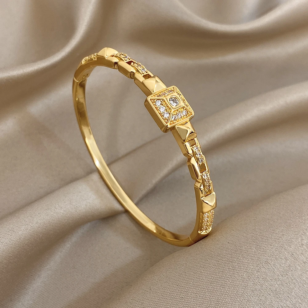 

Exquisite Zircon Gold Color Cuff Bracelets for Women Vintage Geometric Square Spring Buckle Bangle Fashion Hand Jewelry Gift