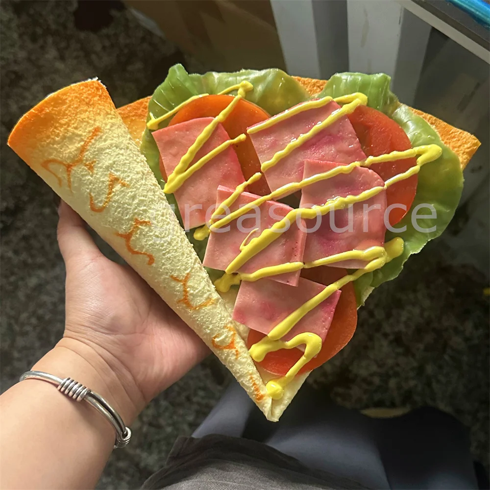 Modelo de comida de tocino, tiramisú, ventana abierta, exhibición, mayonesa, lechuga, sabor a sal, tomoto falso, rebanadas, decoración, salsa de fresa, alegría