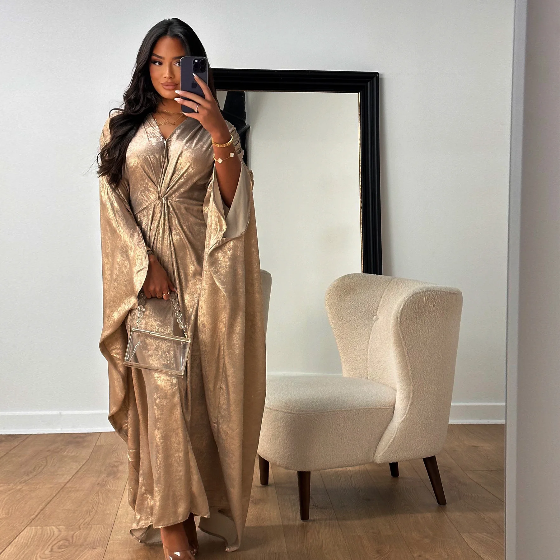 New Arrival UAE Dubai Luxury Shiny Abaya Batwing Sleeve Design Kimono Kaftan Closed Abaya Women Muslim Dress Robes Islamic Women