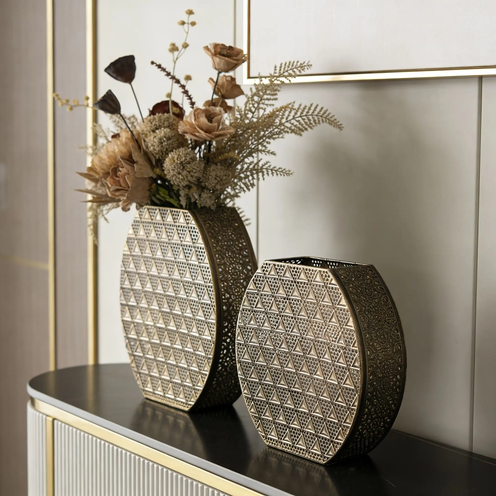 Geometric Triangular Wrought Iron Vase 2Pcs Set Home Living Room Decoration Modern Tabletop Ornament For Space Styling