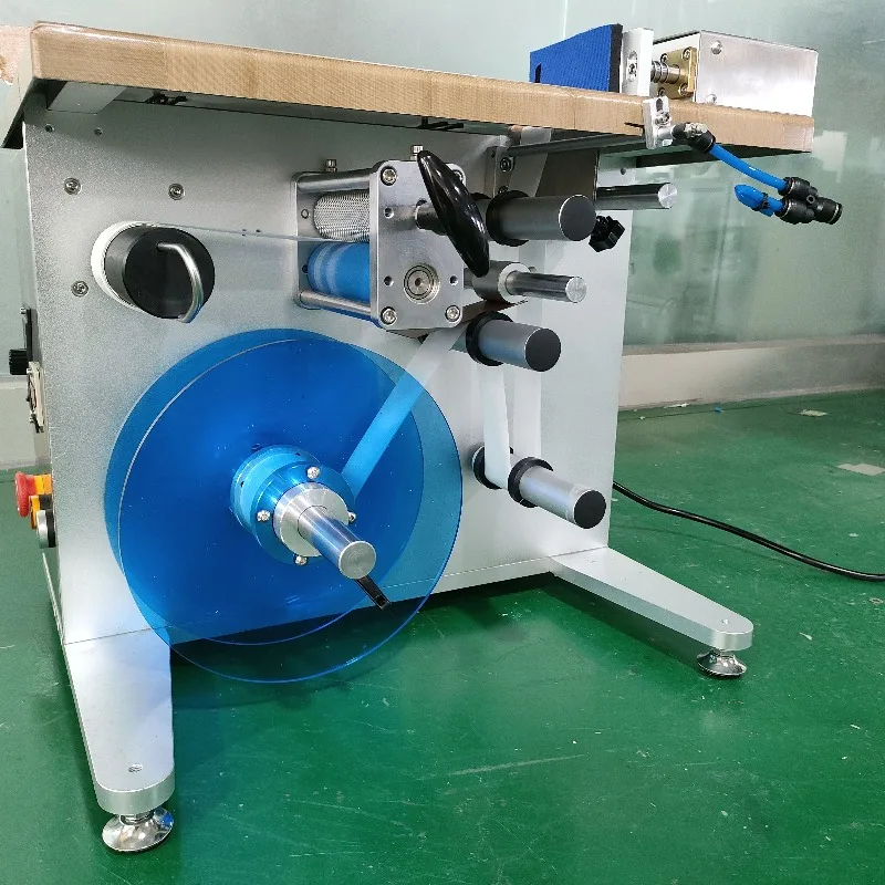 Tabletop Flat Labeling Machine Semi‑Auto Pneumatic For Carton Bag Top Side Sticker Label Application Customized