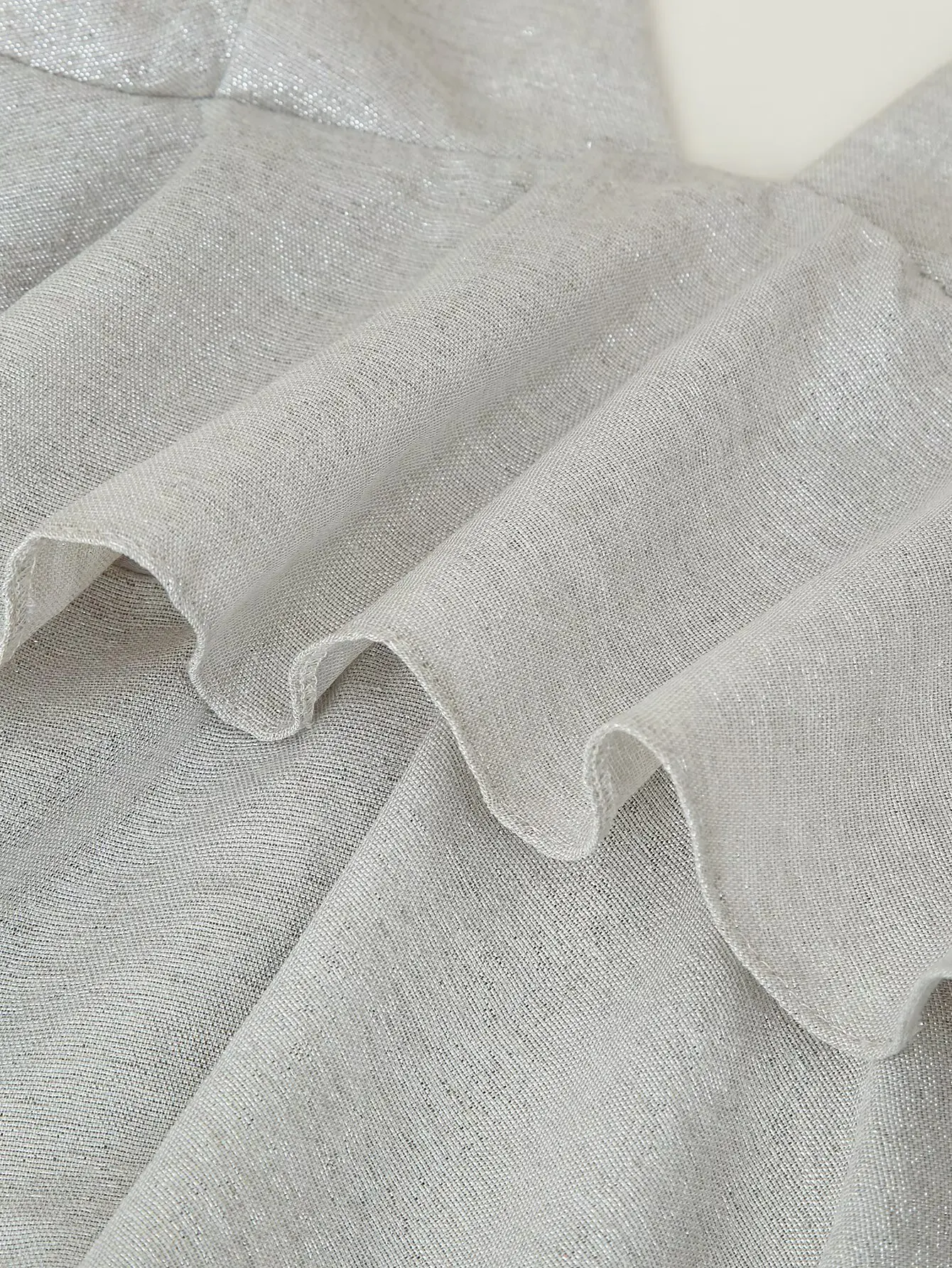 فستان قصير مزخرف بصيفي فرنسي جديد للسيدات من التجارة الخارجية لعام 2025 بدون ظهر ورباط علوي