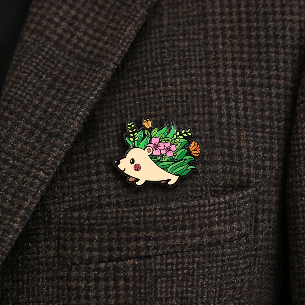 Niedliche Garten-Brosche mit Igel-Motiv, Cartoon-Garten-Abzeichen, Blumen- und Tier-Emaille-Anstecknadel, kreative Rucksack-Dekoration – Detail 7