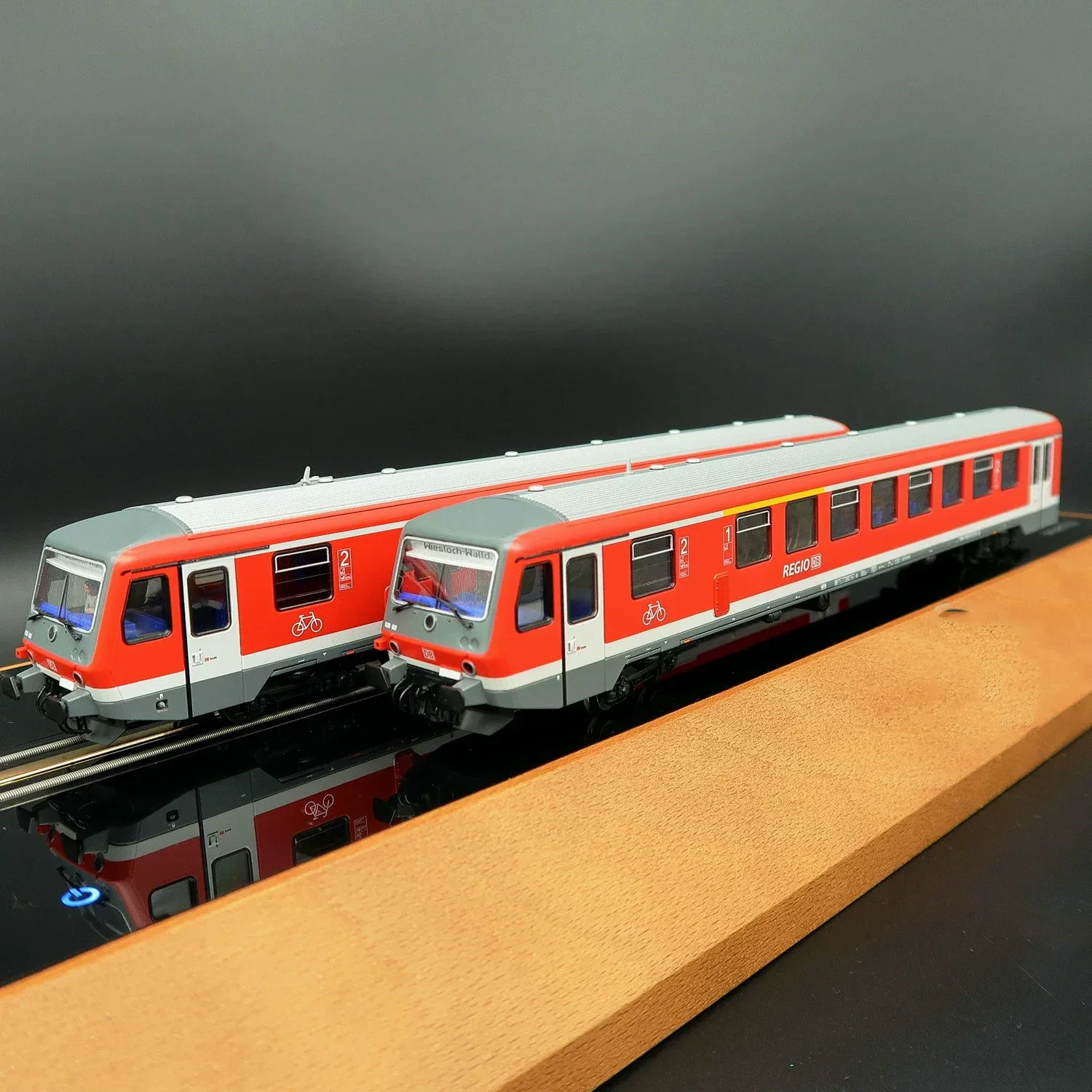 ROCO Train Model HO Type 1/87 72078 VT628 Intercity Train with Lights Two Sections Set DB DC Version Rail Car Toy