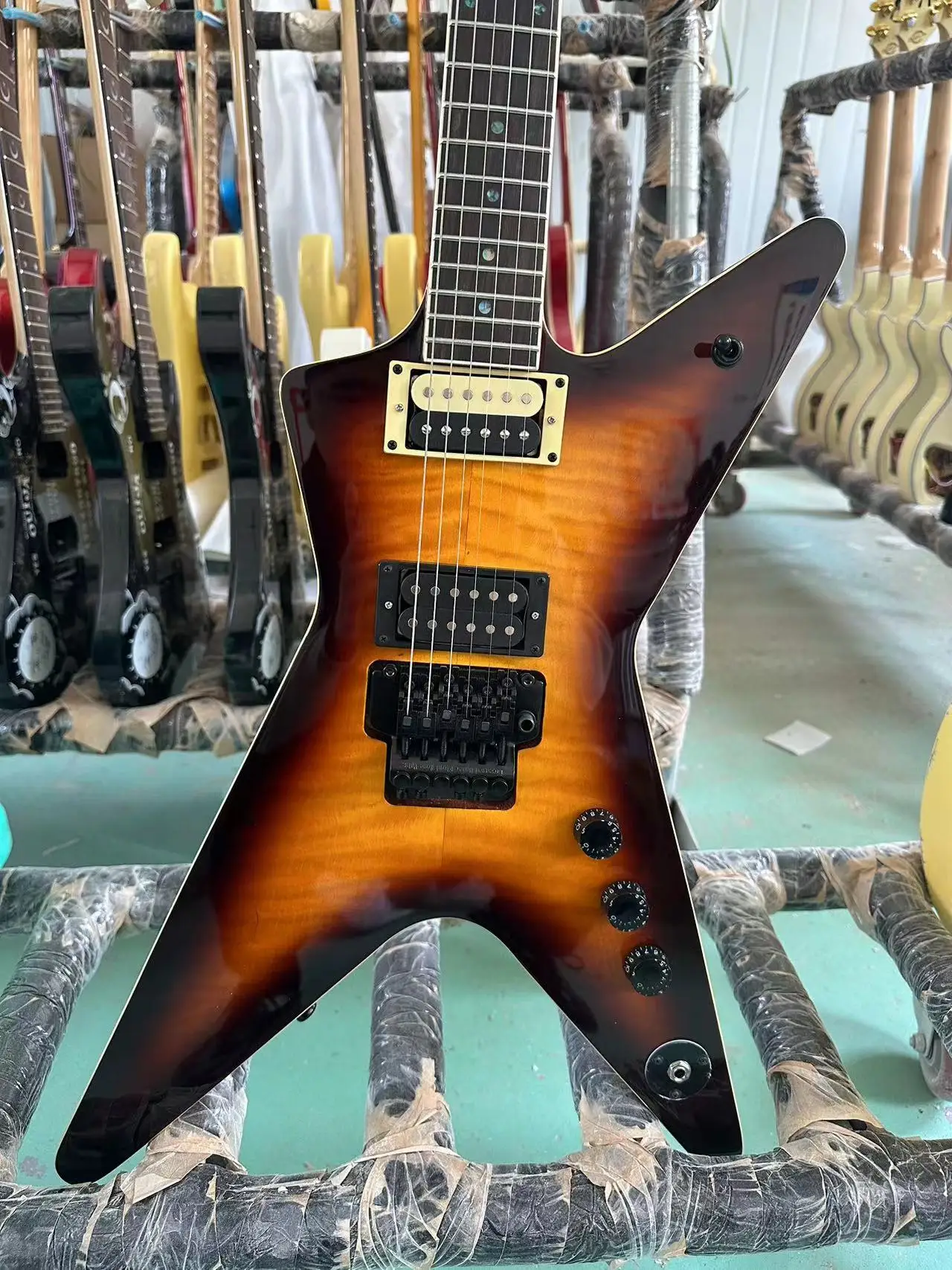 

Dean Dimebag Darrell Electric Guitar Rose wood fingerboard, including shipping, available in stock