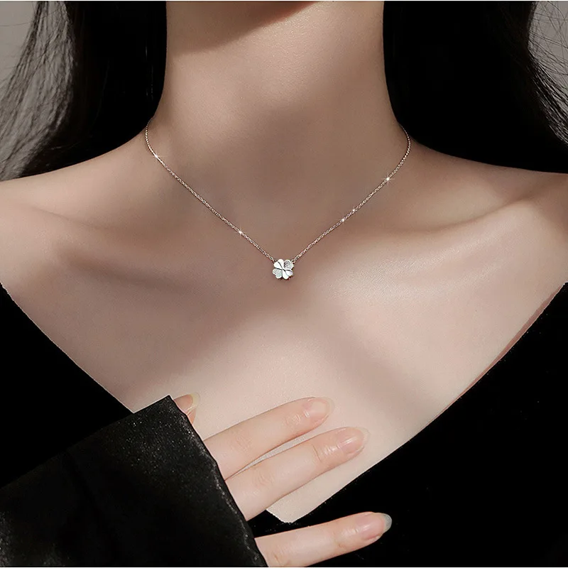 

Creative Niche Pure Silver Necklace for Women with Four-Leaf Clover Pendant, Short Clavicle Chain, Korean Version