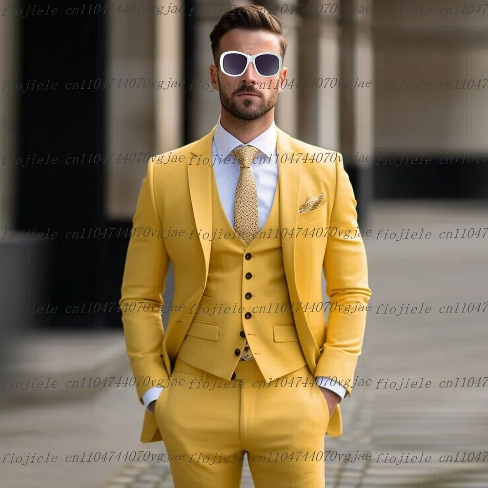 

Новый желтый мужской костюм для торжественных случаев, свадебной вечеринки, жениха, жениха, деловые мужские смокинги, комплект из трех предметов по индивидуальному заказу, куртка, жилет, брюки