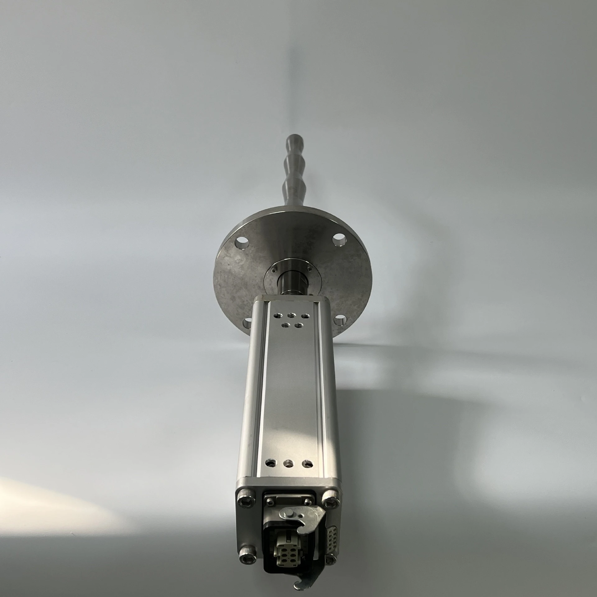 Environmentally friendly disperser, low energy consumption, no pollution in the dispersion process, green production