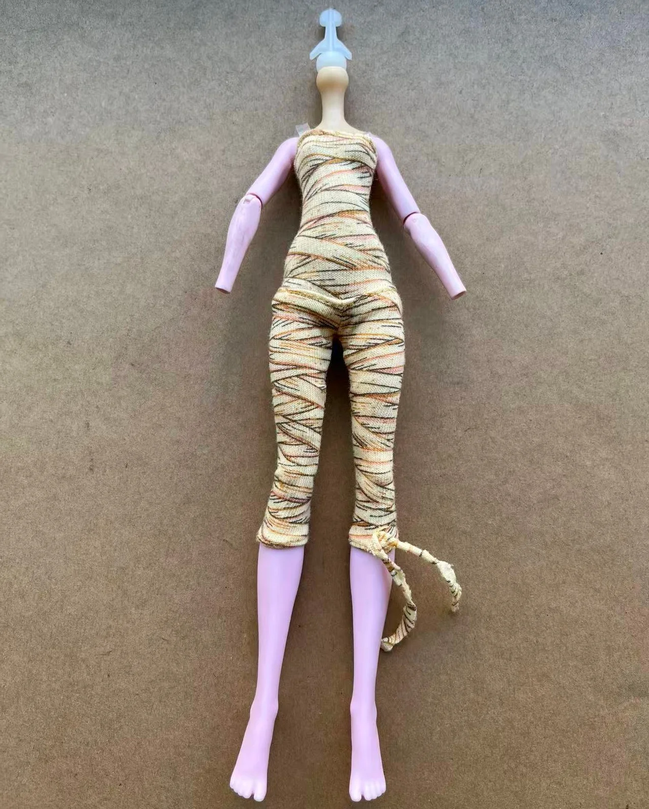 カラフルなモンスター人形服セット DIY 人形ブーツ靴サンダルスウィートパイ着飾いパーツスカートパンツ創造的な遊び時間に最適