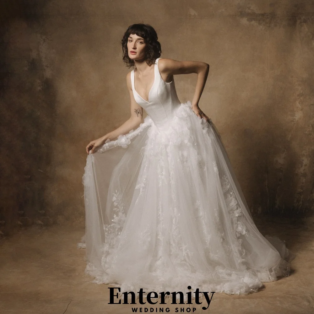 カスタマイズされたレースアップリケのウェディングドレスエレガントな V ネックスパゲッティストラップ女性のための魅力的なブライダルドレス Vestidos デノビア