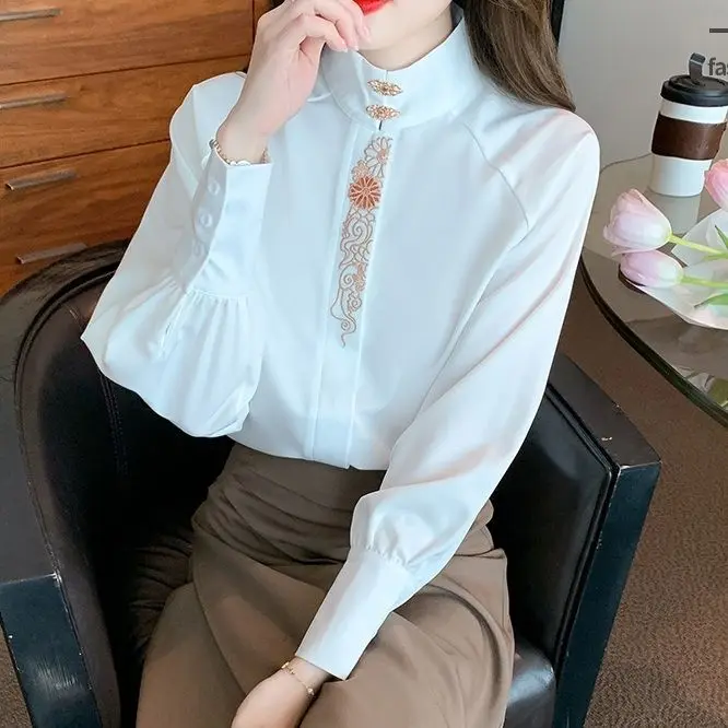 Golden Velvet Casual Shirt Female 2024 Spring New Fashion V-Neck Joker Long Sleeve With Outer Wear Bottoming Shirt Female.LX624