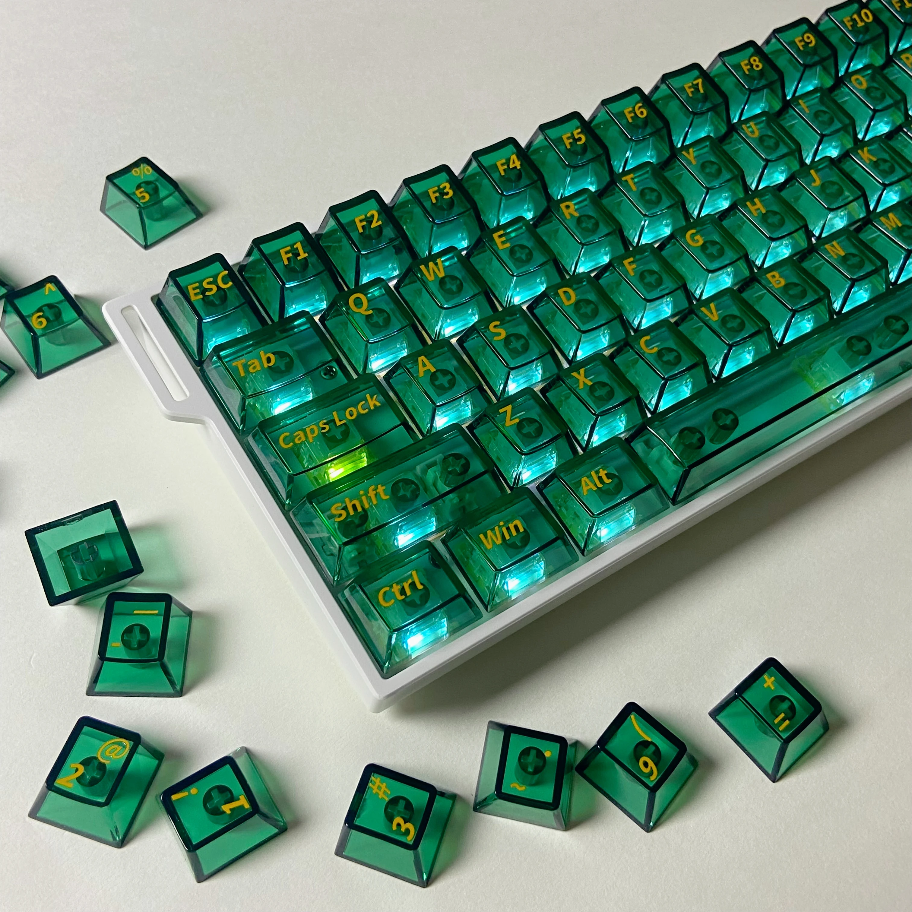 

Hawaii Transparent Green Keycaps Yellow Fonts Cherry Transparent Summer Color Keycaps for Mechanical Keyboard PC Key Caps