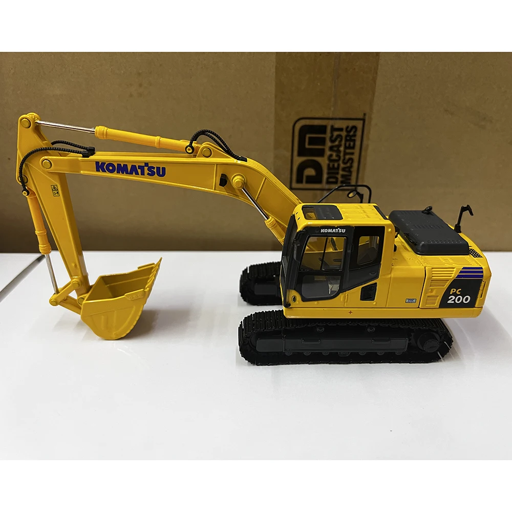 1:43 Scale 2021 KOMATSU PC200-8M0 Excavator Simulation Alloy Engineering Truck Model Diecast Toy Collectible Ornament