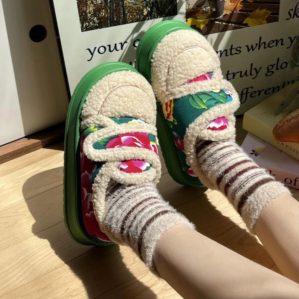 Zapatillas informales de estilo chino con flores del noreste, pantuflas gruesas y esponjosas de felpa suaves, zapatillas de lana antideslizantes Kawaii para mujer para interior