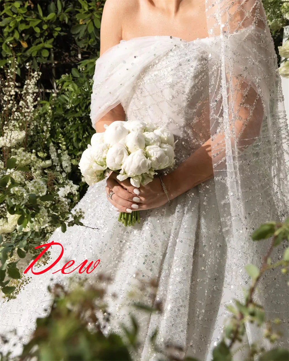 تخصيص جودة عالية الأبيض اورجانزا أثواب الزفاف بسيطة حمالة قبالة الكتف فستان الزفاف قطار مصلى فستان مفتوح الظهر