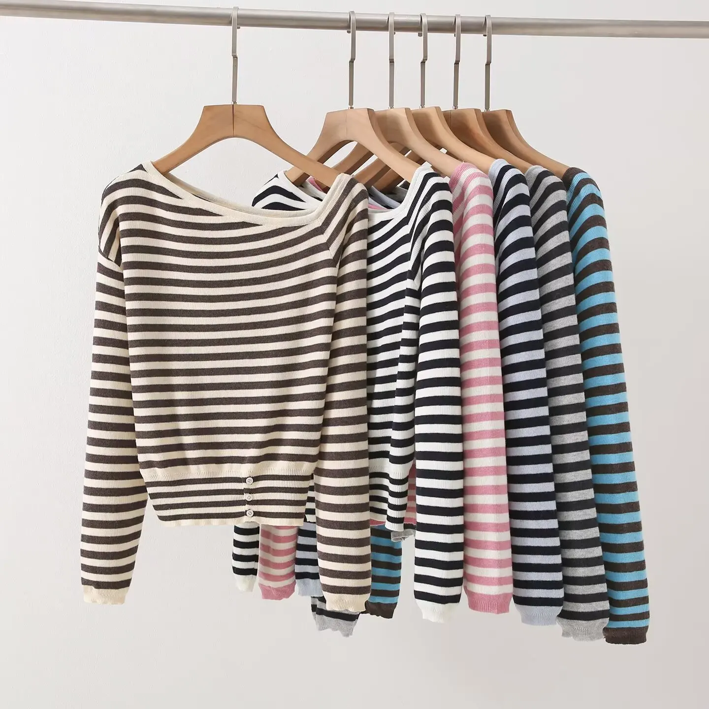 

Вязаный свитер с наклонными плечами Design Sensation, ранняя осень, новый универсальный слой в полоску, топ