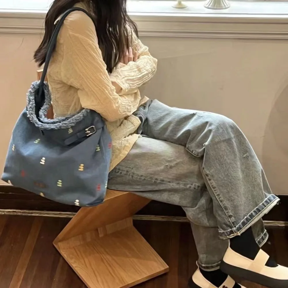 

Large Capacity Canvas Tote Bag Women's Fashionable Underarm Handbag Simple Embroidered Shoulder Bag