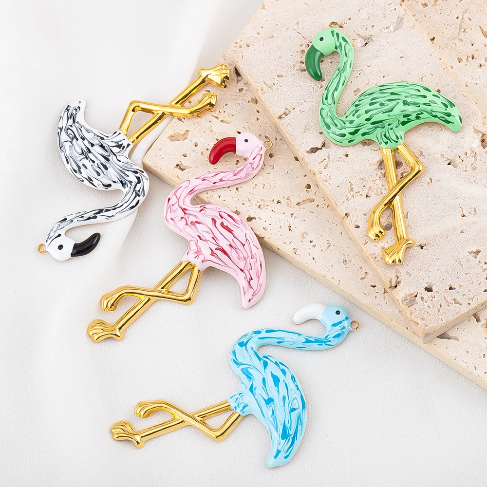 2 Buah Liontin Flamingo Enamel Baja Tahan Karat Berbagai Warna untuk Pembuatan Perhiasan DIY Kalung Anting Aksesoris Kerajinan