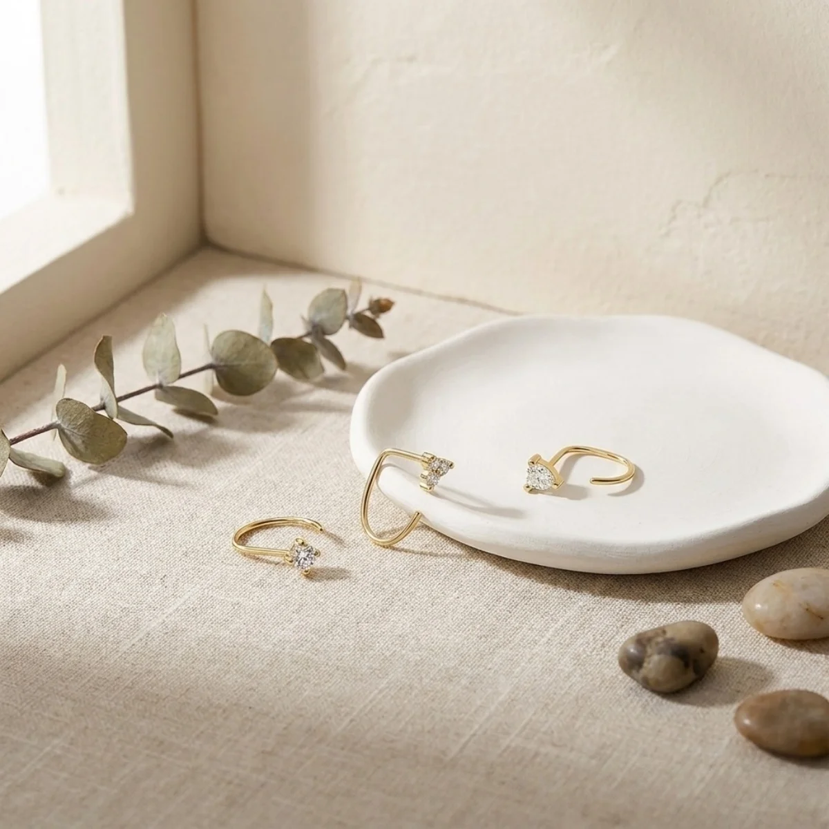 3 Stück/Set, glänzende Zirkonia-Blumen-Ohrringe in runder Tropfenform für Damen, minimalistische, kleine Tropfen-Ohrringe mit Schleifenmuster, stapelbare Ohrringe, Schmuck. – Detail 11