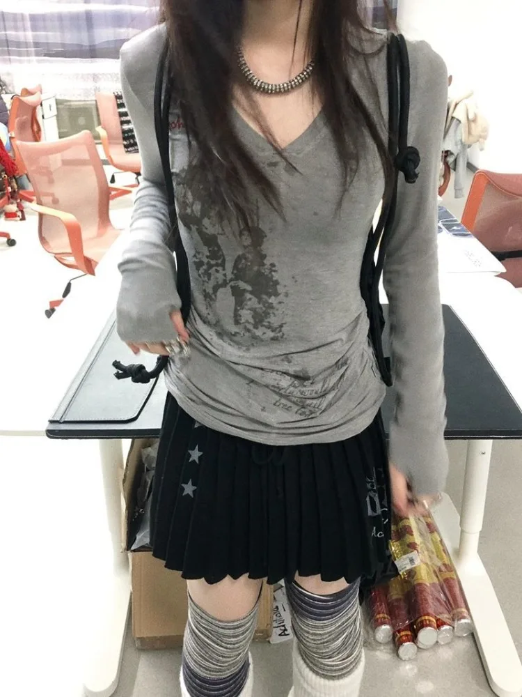 

American Retro Print Long Sleeved T-shirt Women New Spring V-neck High Street Y2k Tops Aesthetic Fashion Design Clothes 2025 New