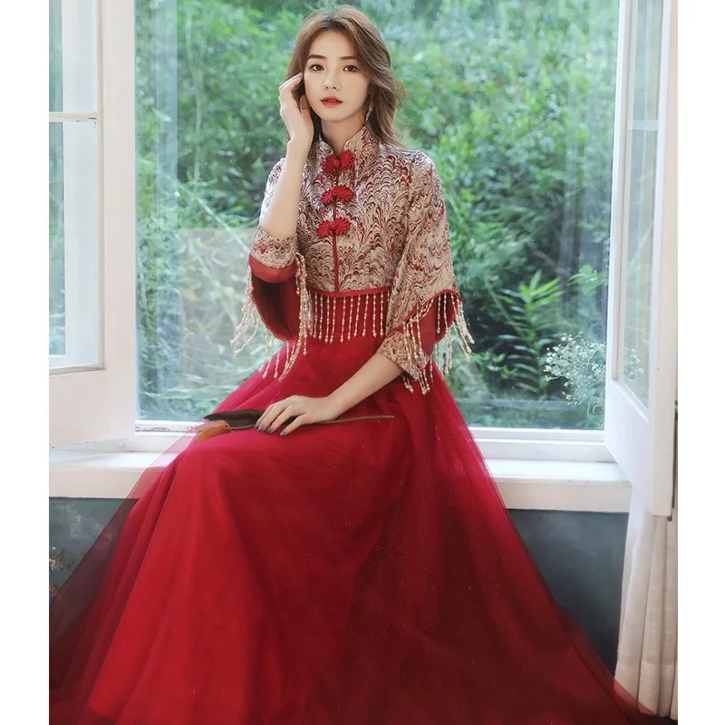 

A new Chinese-style light wine red dress for toasting