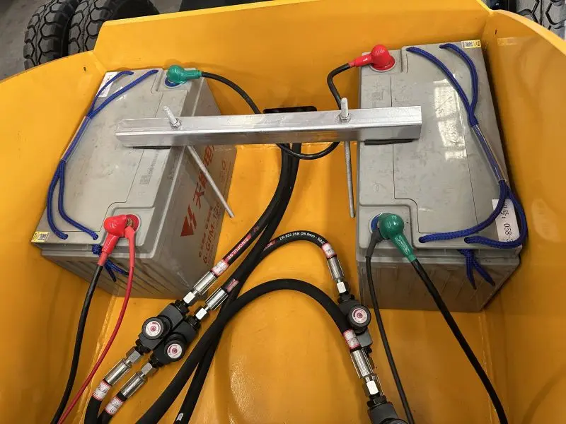 معدات متنقلة لرافع مصاصة الزجاج الأوتوماتيكية لصناعة البناء للبيع مع مكون المحرك الأساسي