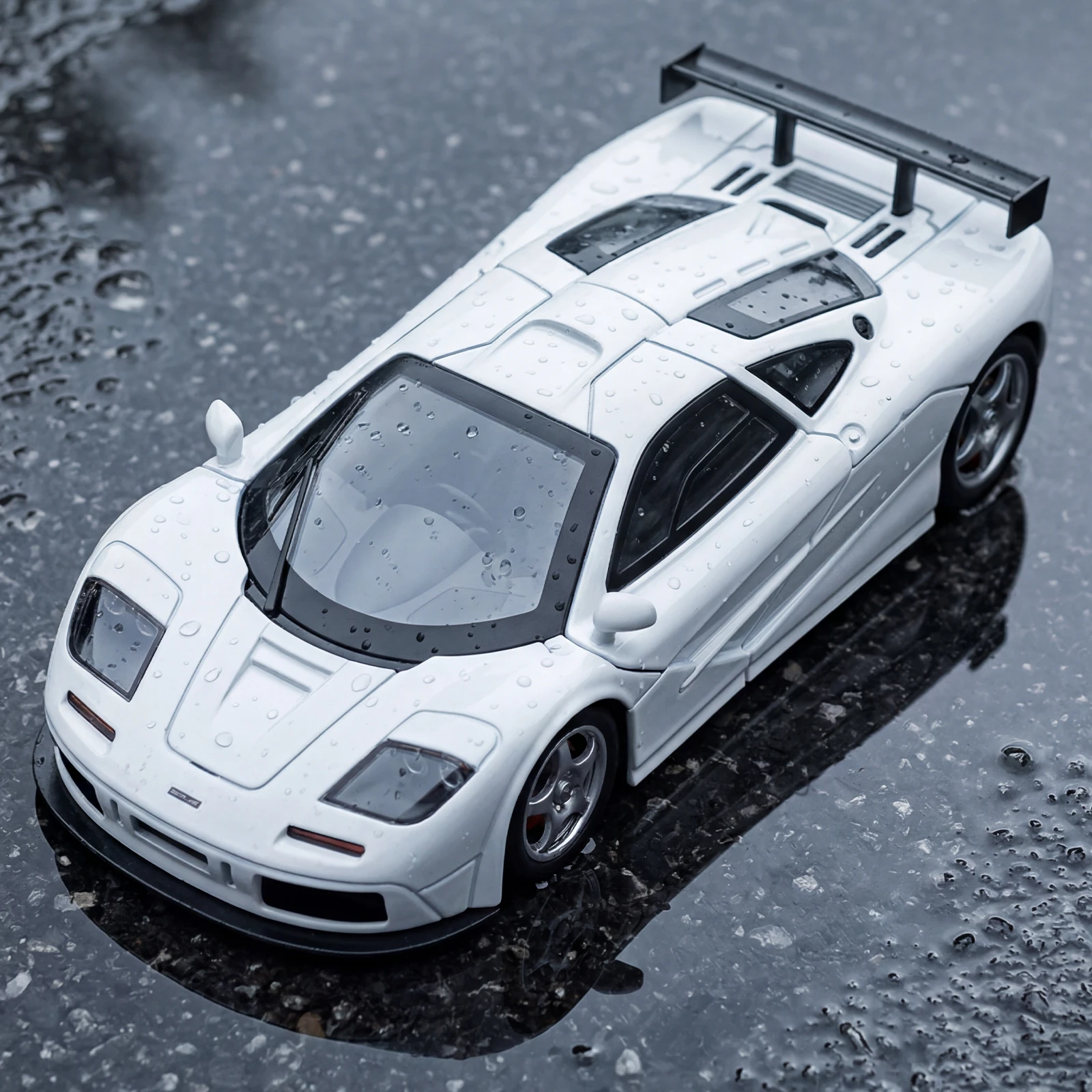

1:24 F1 LM Le Mans Hypercar Supercar Alloy Metal Diecast Model Car Sound And Light Pull Back Children's Toys Car Holiday Gift