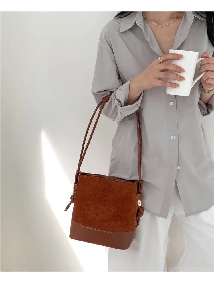 

Fashion Casual Women's Shoulder Bag Luxury Vintage New 2025 Crossbody Bags Versatile Simple Design Handbag Suede Splicing Pu