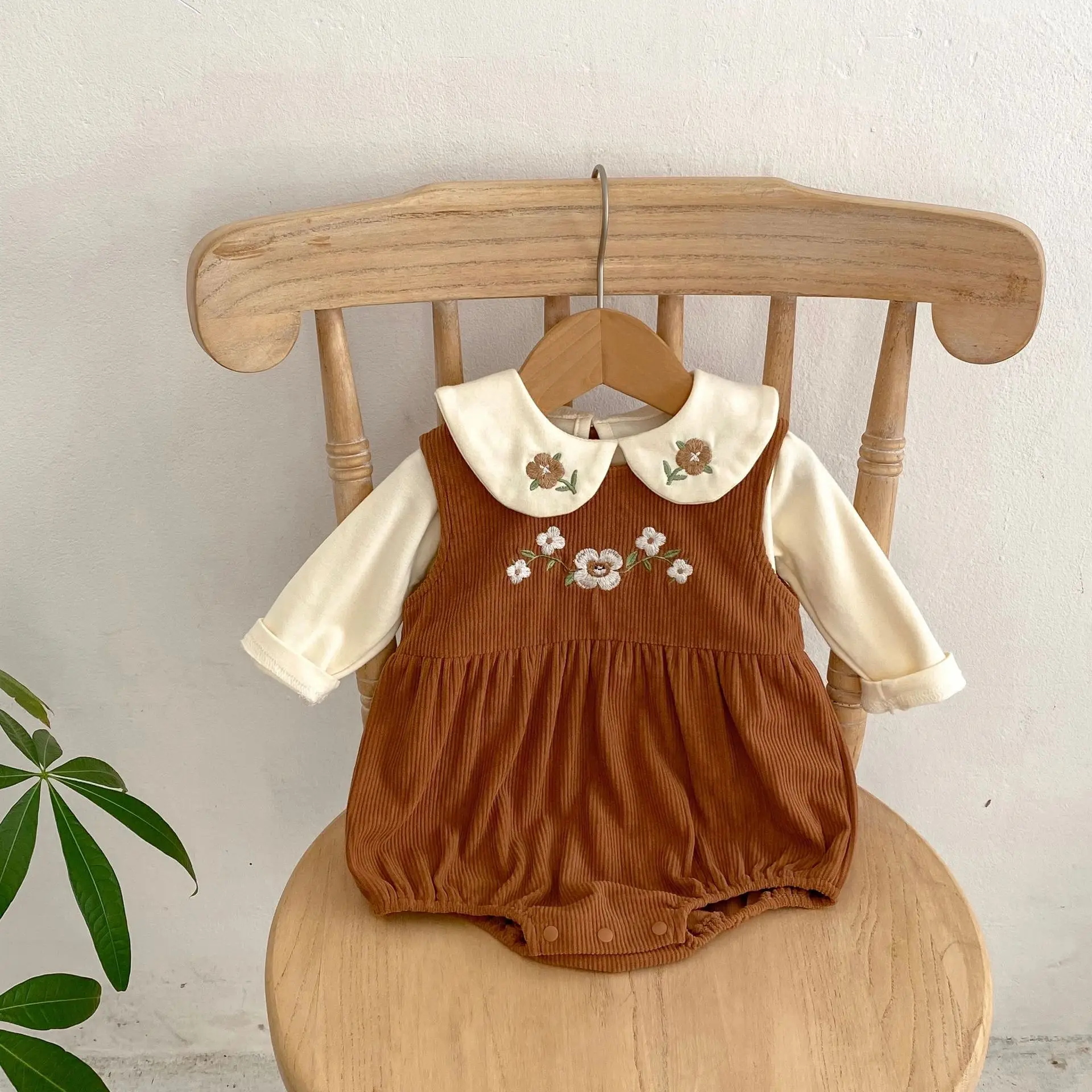 Baby Romper Girls Autumn Clothes Sweet Cute Simple Corduroy Embroidered Suspenders Fashionable Sleeveless Triangle Jumpsuit