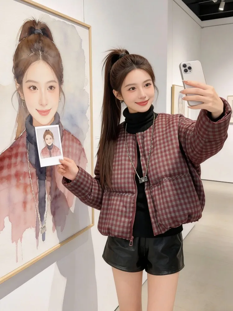 

Женская зимняя куртка-пуховик в клетку с воротником-стойкой, новый дизайн, антивозрастная, свободного кроя, в корейском стиле