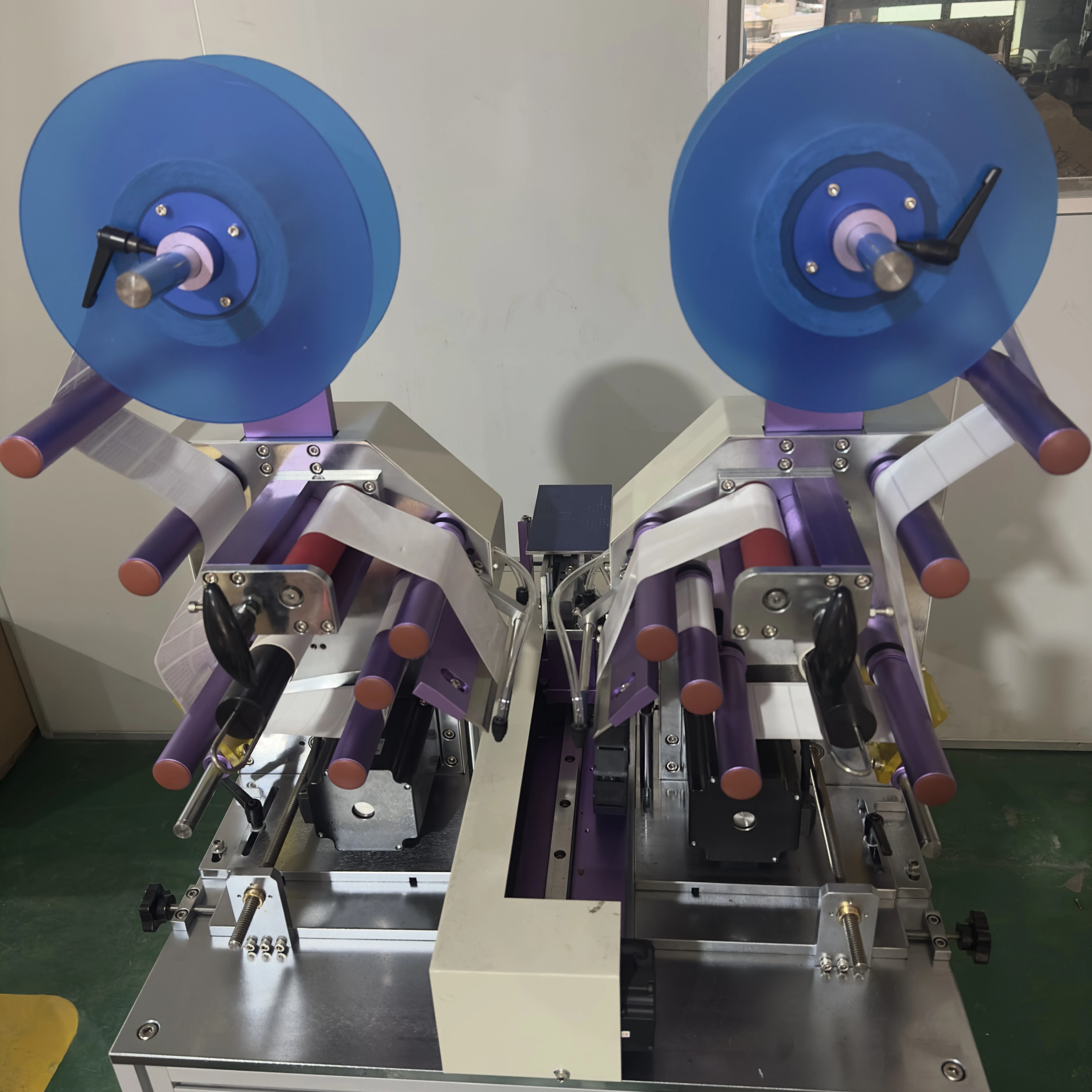 آلة وضع العلامات برأس مزدوج قابلة للطي