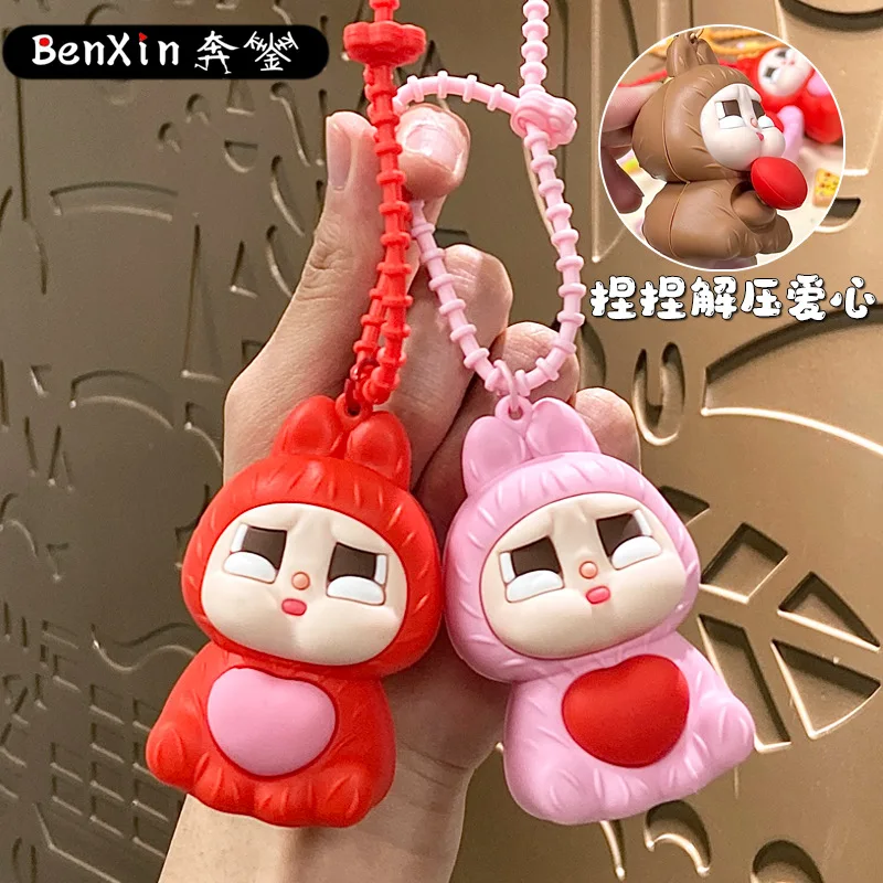 พวงกุญแจกระต่ายน้อยน่ารักร้องไห้ ปี 2025 ช่วยคลายเครียด ใช้เป็นพวงกุญแจกระเป๋าเรียน พวงกุญแจคู่รัก พวงกุญแจรถยนต์ ของขวัญชิ้นเล็กๆ