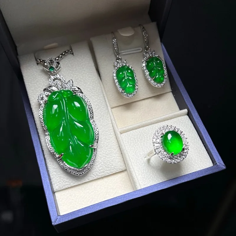 

Natural Quartzite Jade Suit, Classic Fashion