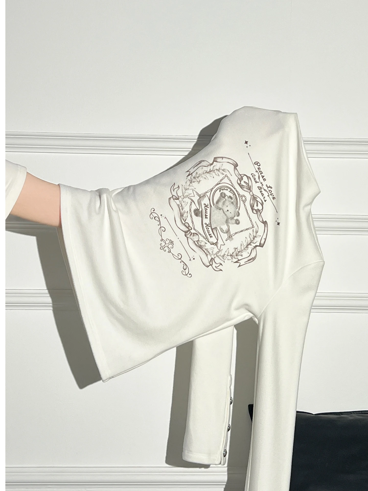 เสื้อกันหนาวพิมพ์ลายหมี คอกลม แขนยาว ผ้าโพลีเอสเตอร์ ใส่สบาย เหมาะสำหรับเดินทาง ฤดูใบไม้ร่วง ฤดูหนาว