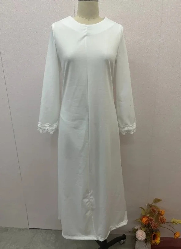 فستان طويل برقبة دائرية بلون سادة وأكمام بوق وأكمام طويلة