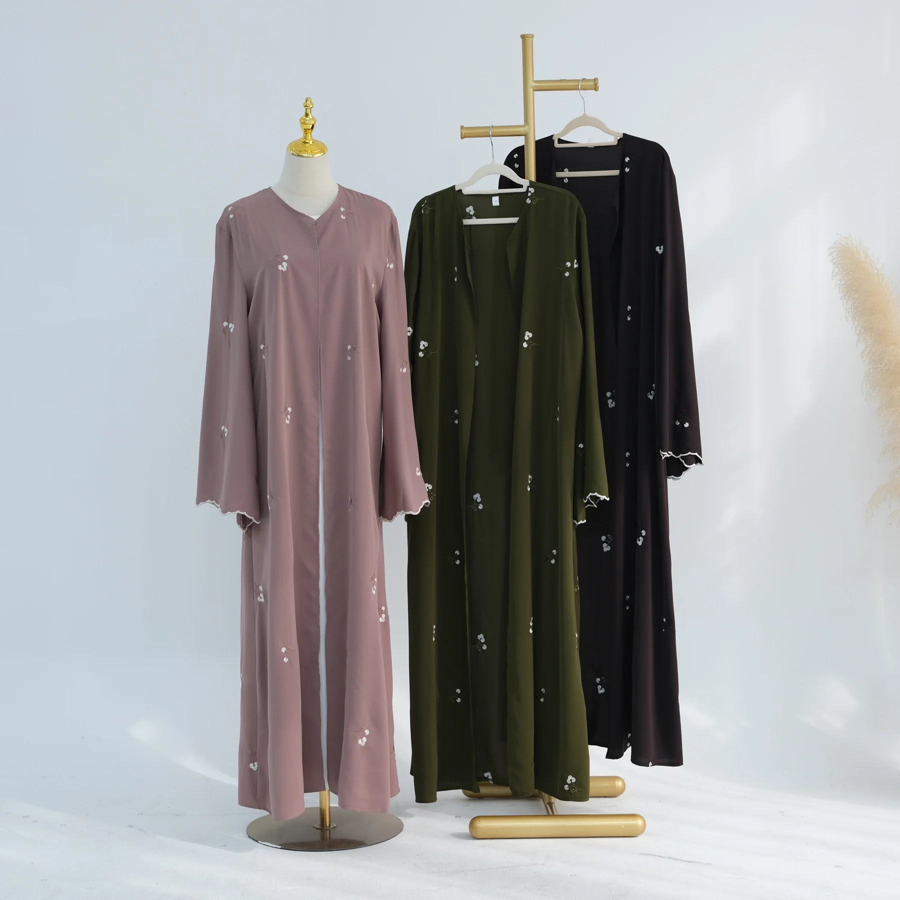 

2026 Ramadan Eid Embroidery Abbayas for Woman Muslim Dress Turkey Kaftan Dubai Abaya Islam Clothing Kebaya Robe Kimono Jalabiya