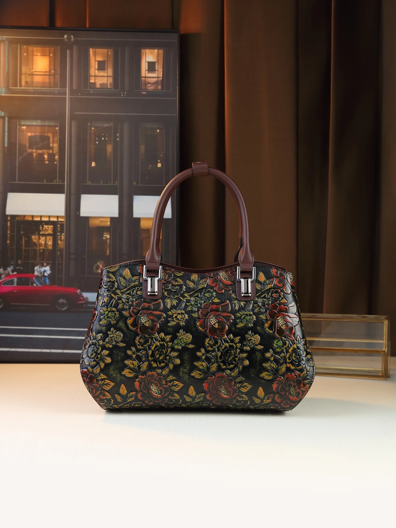 

Retro flower blooming rich portable large-capacity bucket bag commuter bag relief feeling women's bag engraving