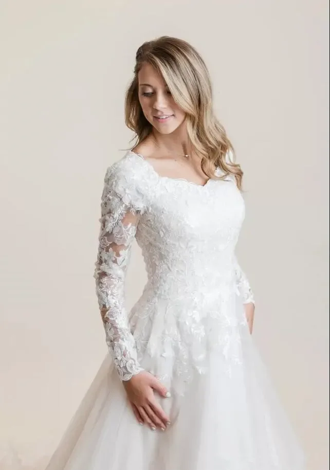 Apliques de renda tule modesto a linha vestidos de casamento com mangas compridas decote em coração botão voltar país ocidental vestidos de noiva