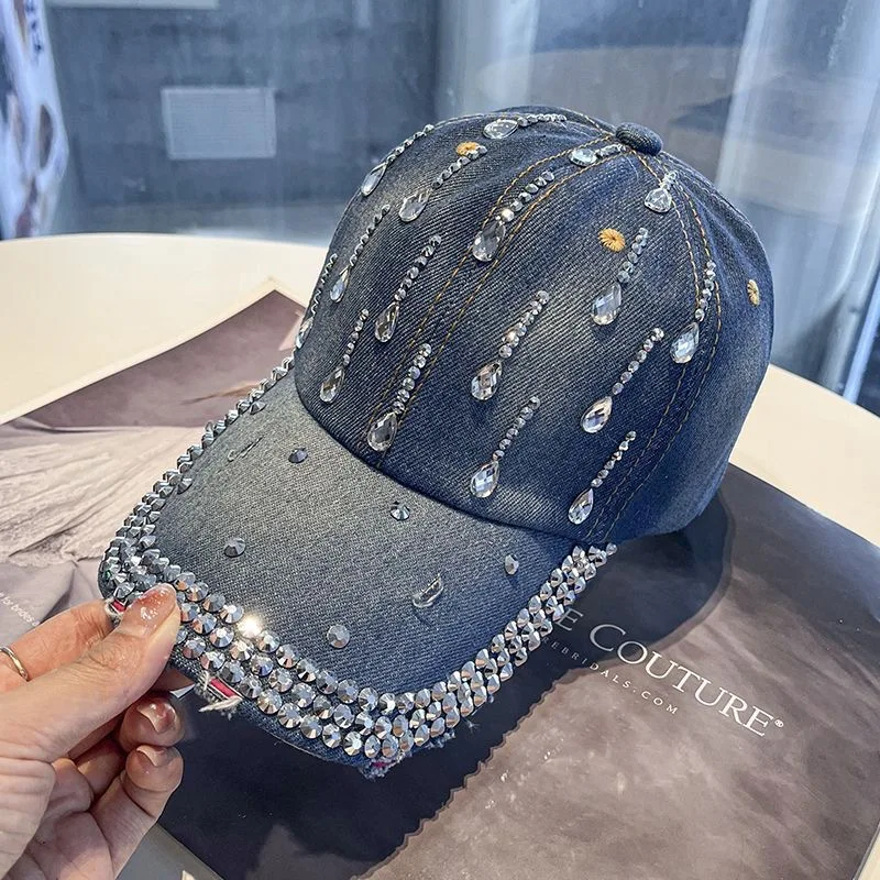 Fine-detailed chain pendant droplet decoration hole denim baseball cap suitable for casual dates and shopping trips