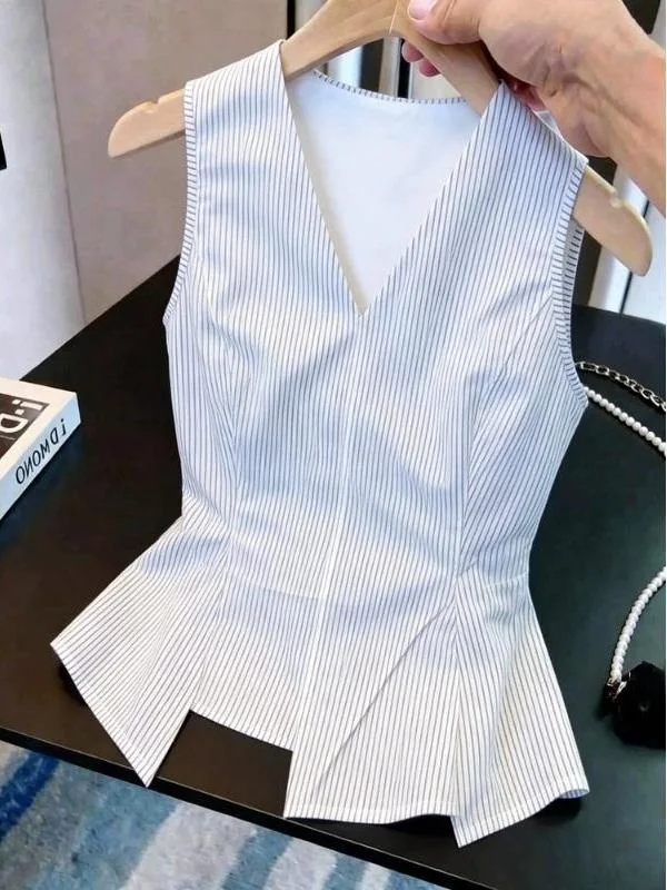 

Elegant V-Neck Striped Sleeveless Shirt Women's Fashion Casual Unique Lazy High-End Feeling Vest Summer 2026 New Arrival