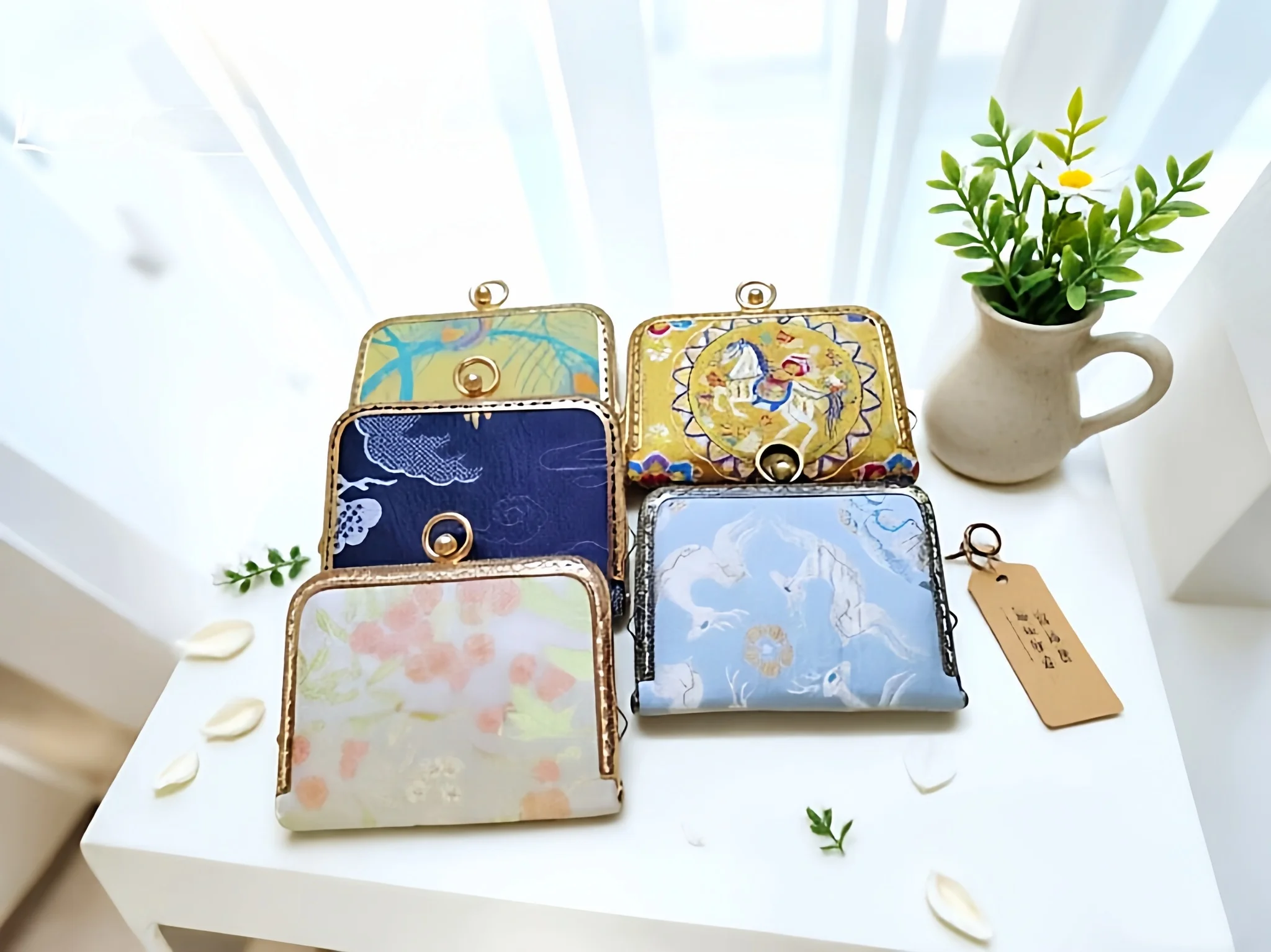 

Handmade Sichuan Silk And Song Dynasty Silk Card Holder Coin Purse Fashionable Traditional Craft Hair Clip Jewelry Accessory