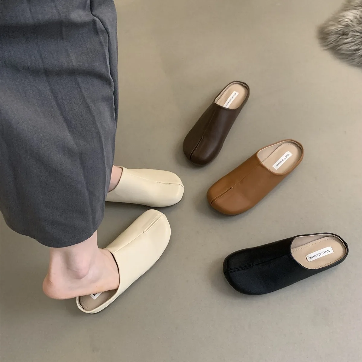 PU Slippers Women Summer Flat Shoes Female Pantofle Low Cover Toe Luxury Slides Mules Sexy 2024 Soft Designer Retro Rubber Casua