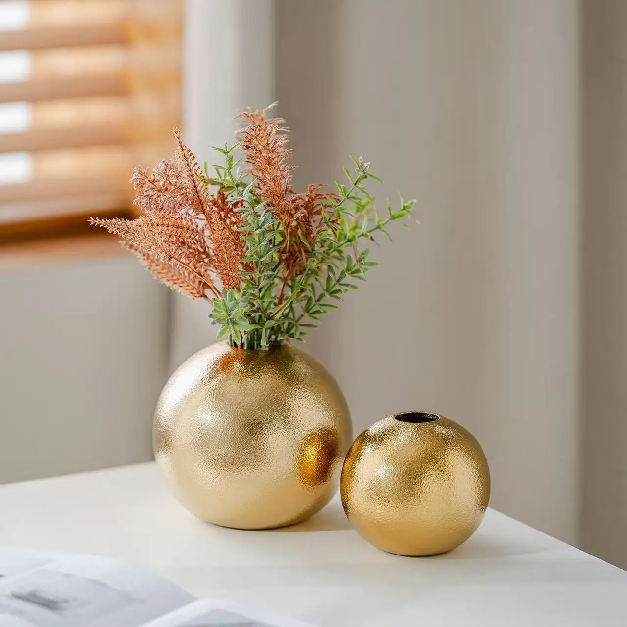 Golden Spherical Ceramic Vase Geometric Circular Flower Vase Hydroponic Flower Pot Sanded Gold Ball Home Decoration Accessories