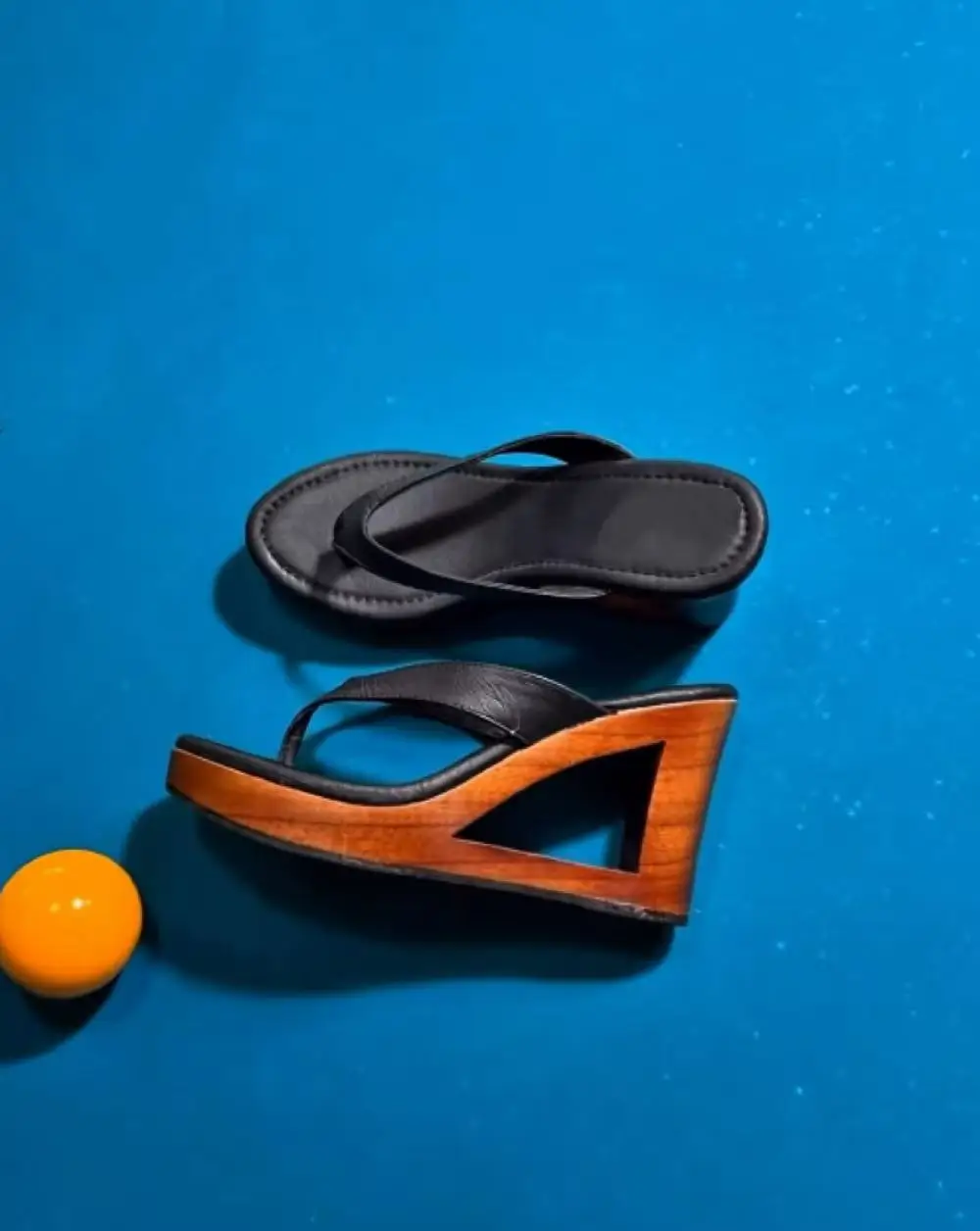 Retro‑Style Cut‑Out Wood Wedge Sandals Black Faux‑Leather Strap Thong Flip‑Flops Slip‑On Open‑Toe High Platform Heel Slippers