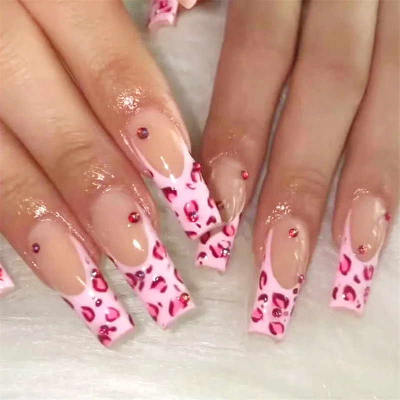 24 Stück lange Ballett-Kunstnägel mit quadratischem Kopf, französisches Acryl, roter Diamant, rosa Leopardenmuster, vollständige Abdeckung, abnehmbare Press-on-Nagelkunst